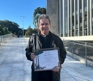 Padre Parron recebe Título de Cidadão Honorário do Paraná