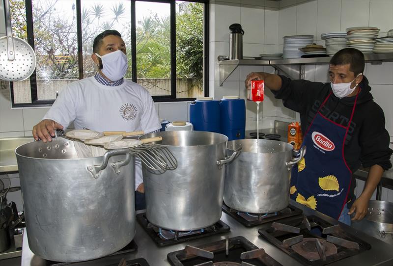 Café Solidário já distribuiu 35 mil refeições no Mesa Solidária 3 1fae1661021b8125896fd13a5a6f2606