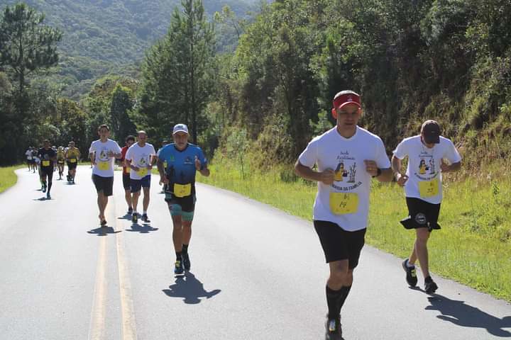 Corrida Santa Resiliência reuniu mais de 200 pessoas 7 25f35ca567d3f163d0672b3ecba8370e