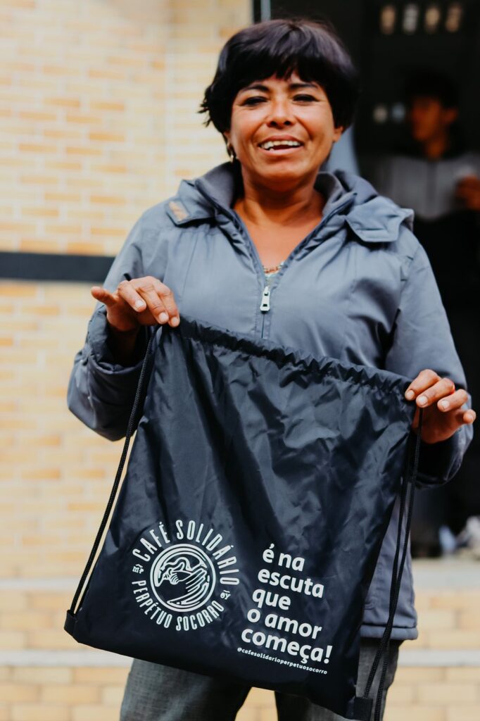 Páscoa solidária: Voluntários do Santuário Perpétuo Socorro distribuem chocolates para moradores em situação de rua e vulnerabilidade social, em Curitiba 2 397850afb6f6226335b0d1ae5a448e1a