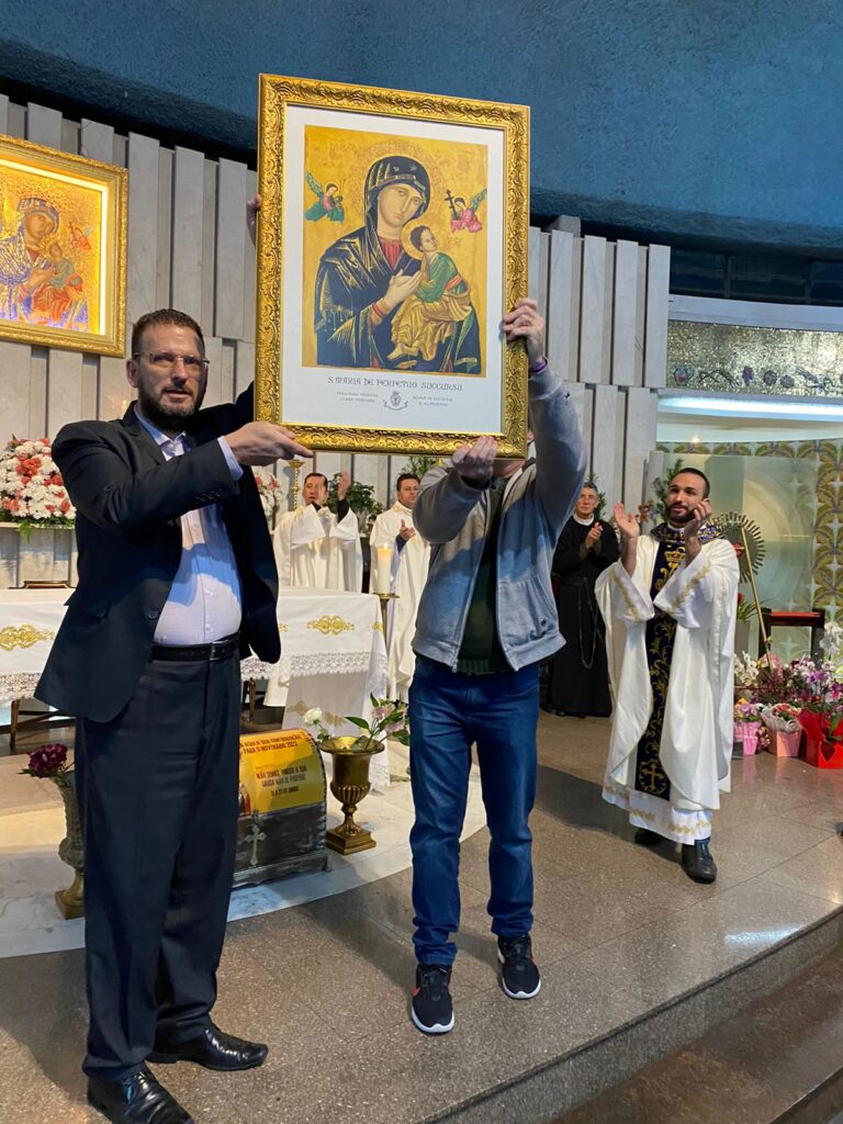 Refúgio dos Pecadores: Santuário Celebra com Devoção e Gratidão o 3º Dia do Novenário e Festa de Nossa Senhora do Perpétuo Socorro 10 41fcb23cb61eaa1e02882f1c2619a59e