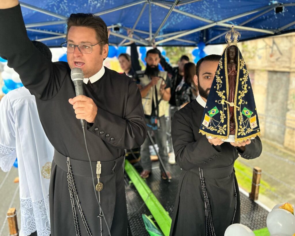 Padroeira do Brasil é celebrada com missas e carreata no Santuário Perpétuo Socorro de Curitiba 2 89a34ebb20ffb86f2373555aa1b261c3