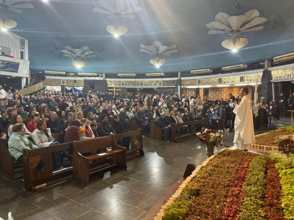 Devotos lotam o Santuário na missa de abertura do Novenário e Festa de Nossa Senhora do Perpétuo Socorro 2 be5432a365e0a72d69c6953e05c6b608