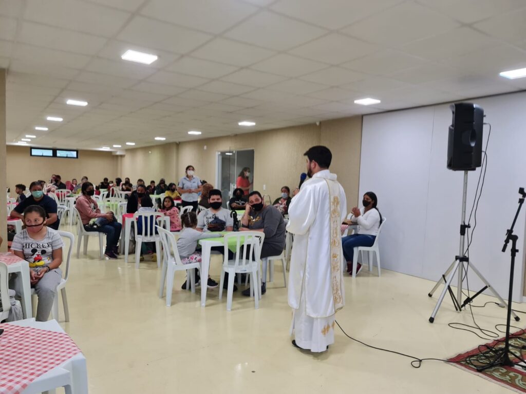 Começa a entrega de presentes da Árvore da Solidariedade 3 cfa67de49c20f2122178deea3dd21f5b